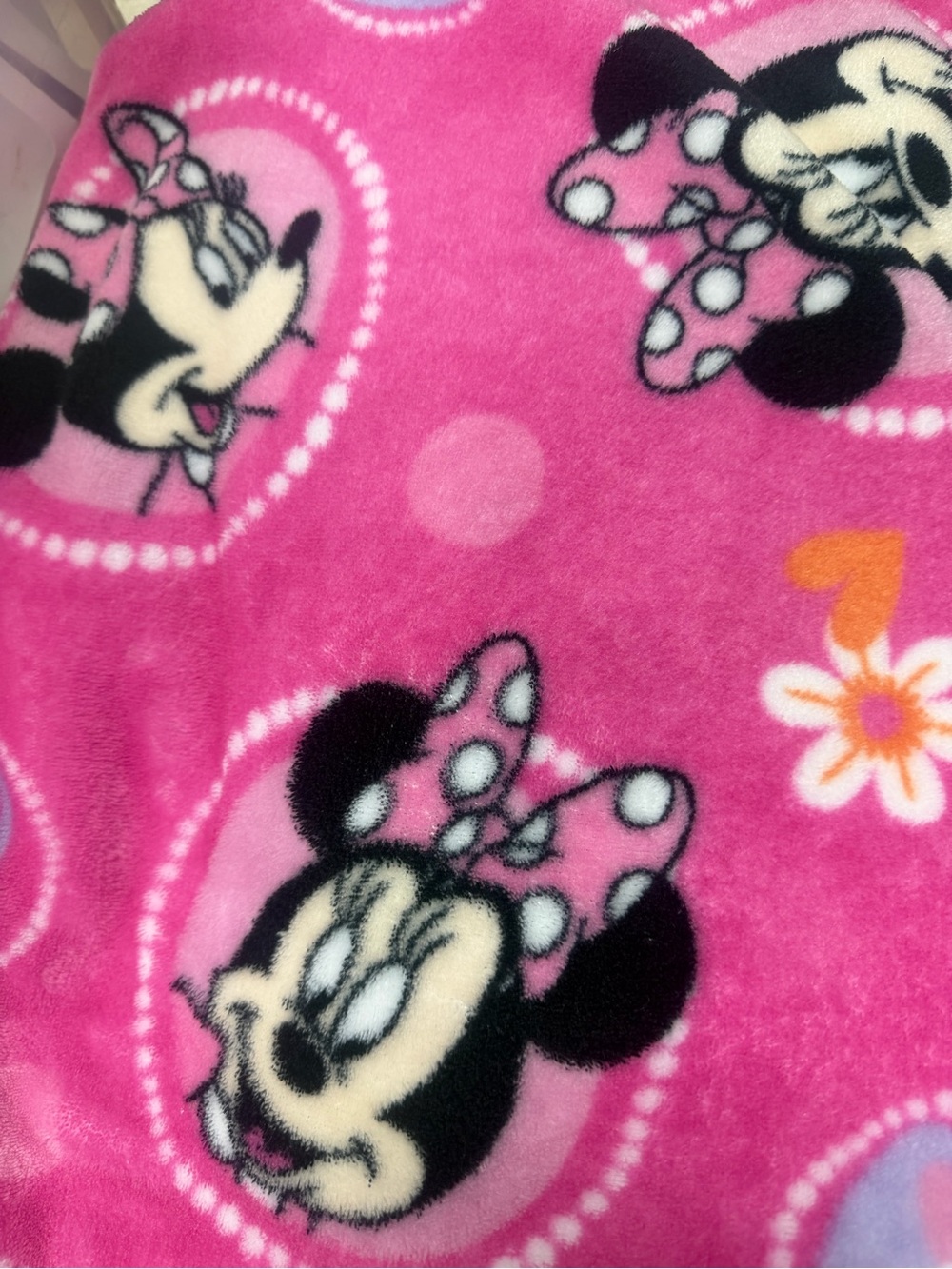 Disney Minnie Mouse Fleece blanket in Bright Pink